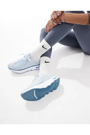 Nike Motiva unisex trainers in light