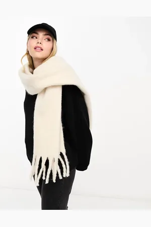 VERO MODA Boucle scarf in cream