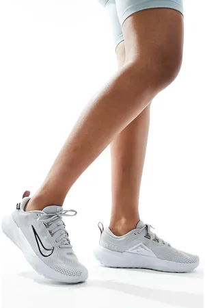 Nike Juniper Trail 2 GORE-TEX trainers in light