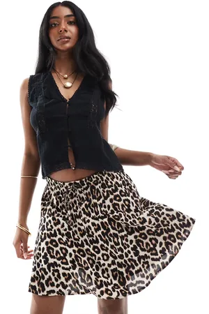 ONLY Elasticated waist skort in leo print