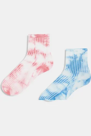 Pieces® 2 pack tie dye socks in blue and pink