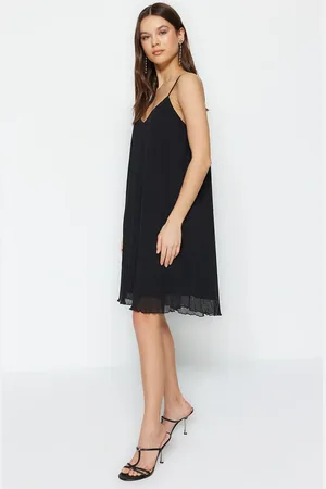 Trendyol Limited Edition Black Premium Pleated Shift/Plain Mini Knitted Dress With Low-Cut Back