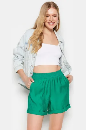 Trendyol Green Linen-Look Shorts with an Elastic Waist