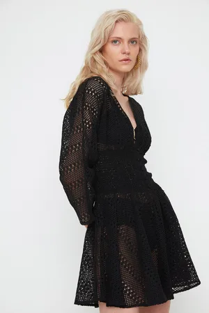 Trendyol Plážové šaty X Moeva Black Gimped Lace