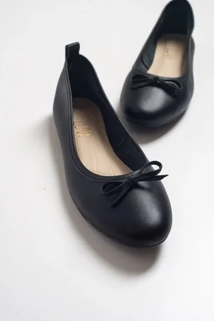 LuviShoes 01 Dámské černé kožené ploché boty