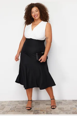 Trendyol Curve Black V Neck Color Block Sleeveless Midi Woven Dress