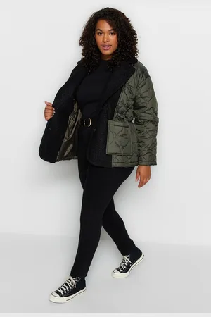 Trendyol Curve Khaki límec Boucle Fabric Široký lemovaný kabát