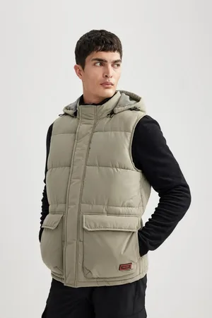 DeFacto Water Repellent Regular Fit Detachable Hooded Zippered Pocket Puffer Vest