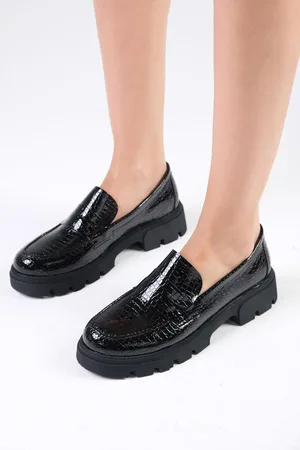 Mio Gusto Andrea Black Color Thick Soled Women