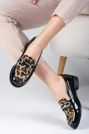 Mio Gusto Black Color Patent Leather And Leopard Pattern Women