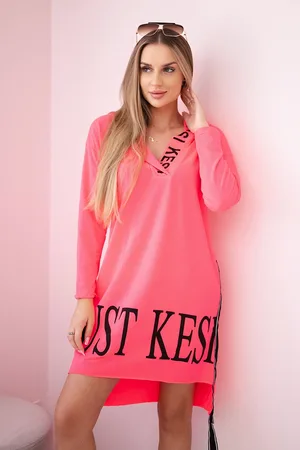 Kesi Šaty s kapucí a růžovým neonovým potiskem