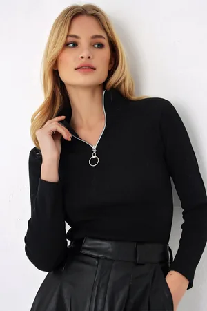 Trend Alacati stili Dámská žebrovaná halenka s předním zipem a rolákem