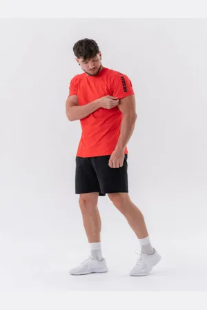Nebbia Essentials Triko