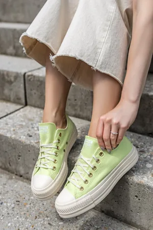 Converse Světle zelené nízké plátěné tenisky Chuck Taylor All Star Lift Platform