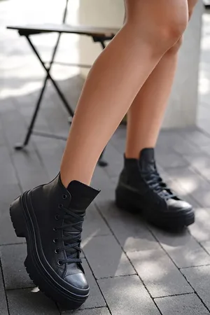 Converse Černé kožené kotníkové tenisky na platformě Chuck Taylor All Star Lugged Heel