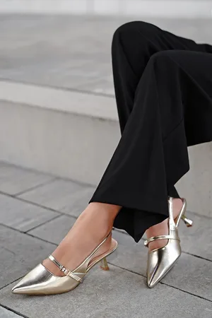 Ideal Zlaté slingback lodičky na tenkém podpatku Dafne