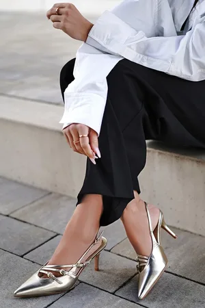 Ideal Zlaté slingback lodičky na tenkém podpatku Neva