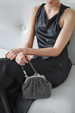 Menbur Černá společenská clutch kabelka Libitina