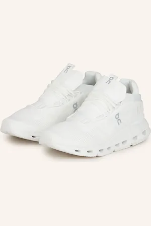 On Running Sneakersy Cloudnova Undyed bílá