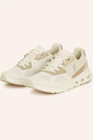 On Running Sneakersy Cloudrift krémová béžová šedá