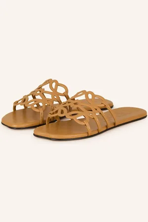 Loewe Pantofle Petal Anagram velbloudí