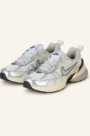 Nike Sneakersy v2k Run bílá stříbrná