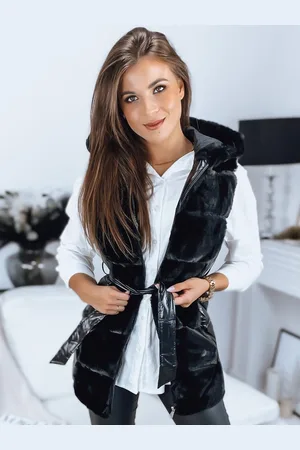 D-Street Dámská černá vesta v elegantním provedení Kamilla