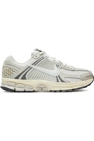 Nike Sneakersy Zoom Vomero 5 HF0731 007