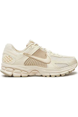 Nike Sneakersy Zoom Vomero 5 FQ6868 111