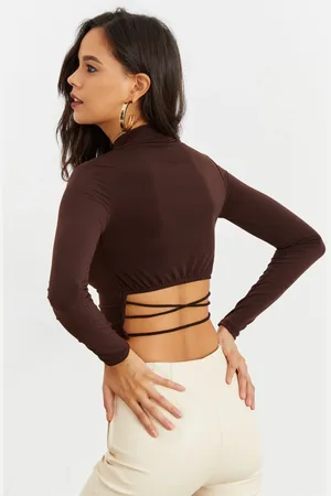 COOL Chladné a sexy dámské hnědé crop top s otevřeným pasem IC115