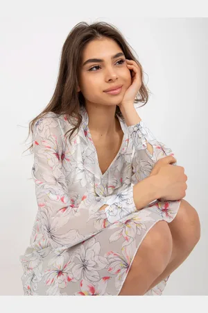 Fashionhunters Světle šedé šaty s potiskem a volánkem