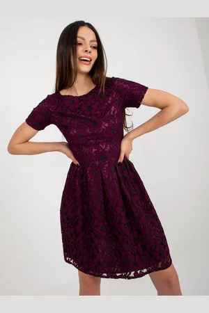 Fashionhunters Tmavě fialové rozevláté koktejlové šaty