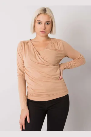 Fancy Model je na fotce XS/S. Výška modelky 165 cm, váha 52 kg. Boky 93 cm, pas 62 cm, hrudník 82 cm.