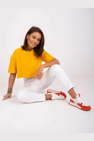 BASIC FEEL GOOD Model je na fotce XS/S. Výška modelky 178 cm, váha 58 kg. Boky 90 cm, pas 62 cm, hrudník 82 cm.