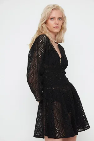 Trendyol Plážové šaty X Moeva Black Gimped Lace
