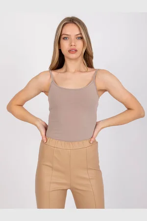 BASIC FEEL GOOD Model je na fotce XS/S. Výška modelky 178 cm, váha 58 kg. Boky 90 cm, pas 62 cm, hrudník 82 cm.