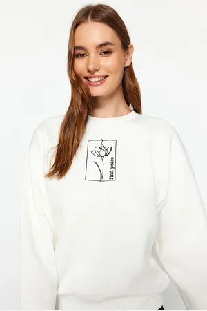Trendyol Ecru Floral Embroidered Regular Thick Inside Fleece Crew Neck Knitted Sweatshirt