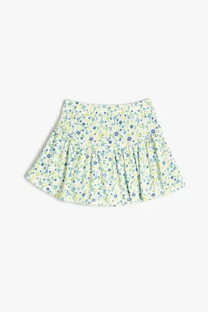 Koton Shorts with a skirt with floral ruffles and an elasticated waist with a ribbed waist.