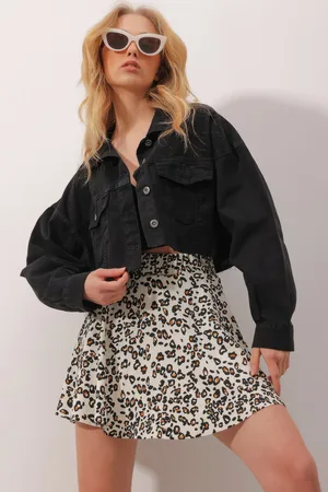 Trend Alacati stili Dámská dvojitá kapsa laserem řezaná Crop Jean bunda
