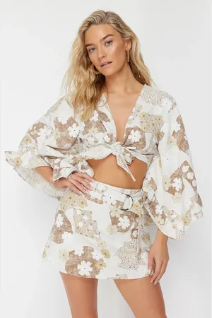 Trendyol Brown Floral Patterned Belt Woven Shorts &; Bermuda
