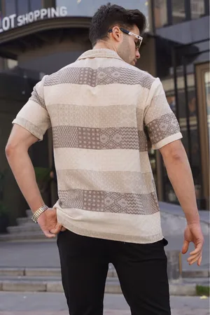 MADMEXT Pánská hnědá košile s krátkým rukávem Jacquard 5590