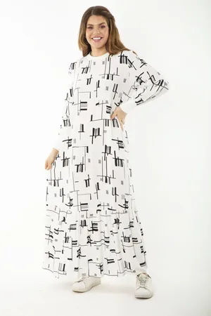 sans Dámské bílé dlouhé šaty plus size s žebrovaným límcem a rukávy a vrstveným lemem od značky