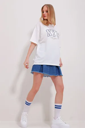 Trend Alacati stili Dámské Bílé Tričko s Kulatým Výstřihem, Dvouvrstvou Výšivkou a Oversize Unisex Střihem
