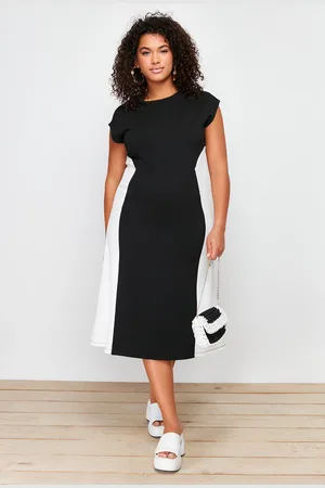 Trendyol Curve Black-White Color Blocked Midi Knitted Dress