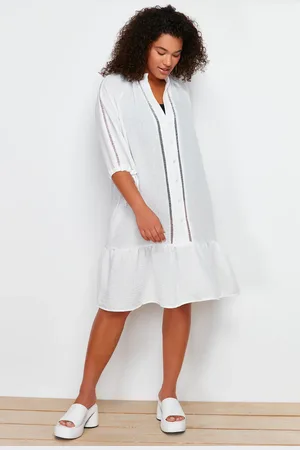 Trendyol Curve White V-Neck Flounce Hem Button Detailed Beach Dress