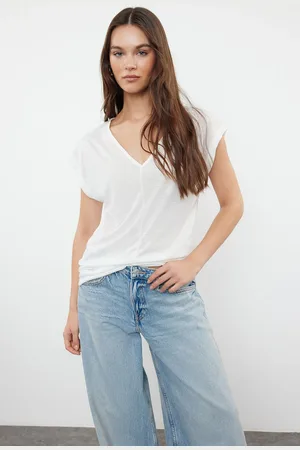 Trendyol White V-Neck Relaxed/Comfortable Cut Knitted T-Shirt