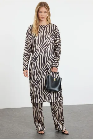 Trendyol Beige Crinkle Knitted Animal Zebra Patterned Long Tunic Top-Bottom Set