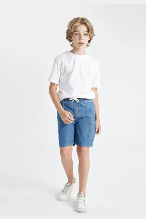 DeFacto Boy