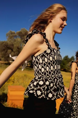 DeFacto Lug Von Siga x Fitted Square Neck Patterned Embroidery Sleeveless Blouse