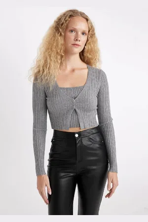 DeFacto Regular Fit Crop Buttoned V Neck Knitted Cardigan